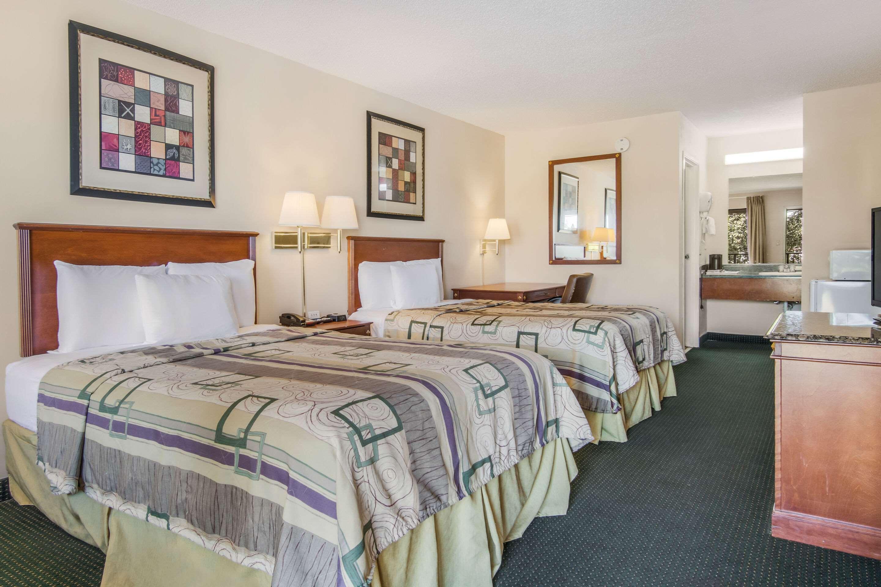 Rodeway Inn & Suites Dublin Esterno foto
