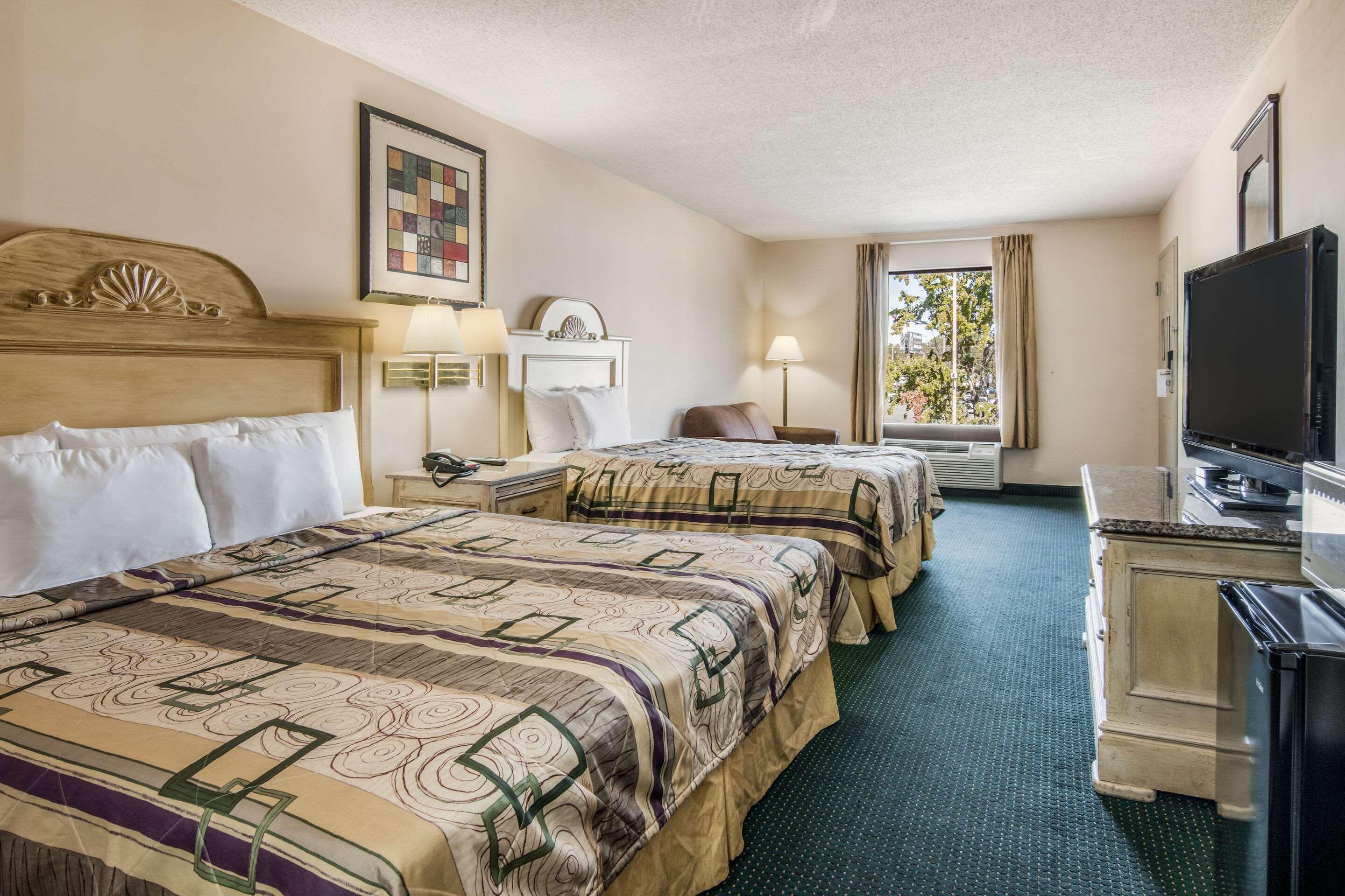 Rodeway Inn & Suites Dublin Esterno foto