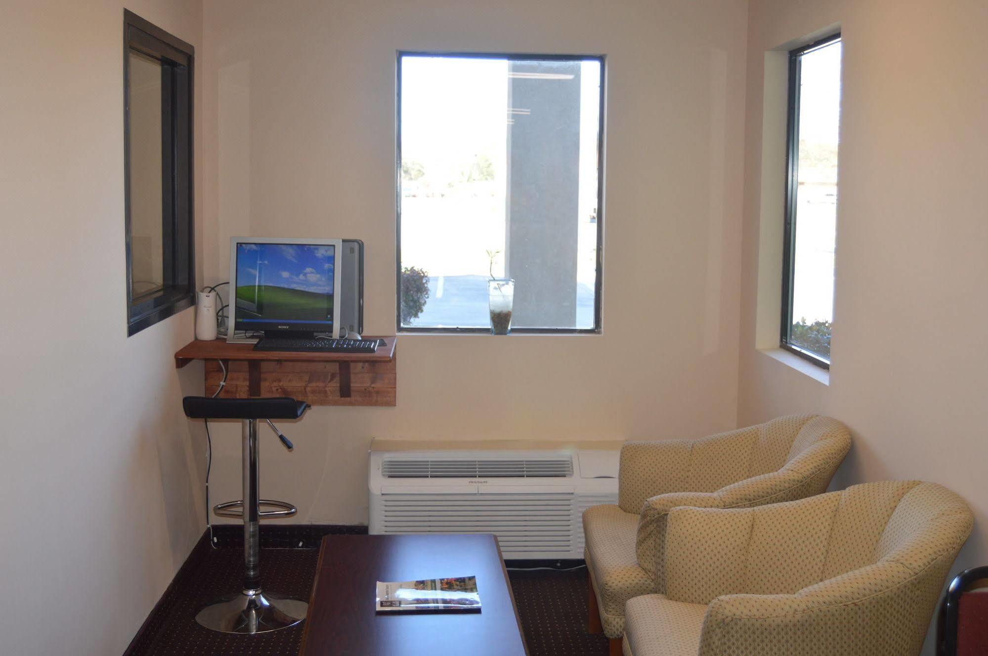 Rodeway Inn & Suites Dublin Esterno foto